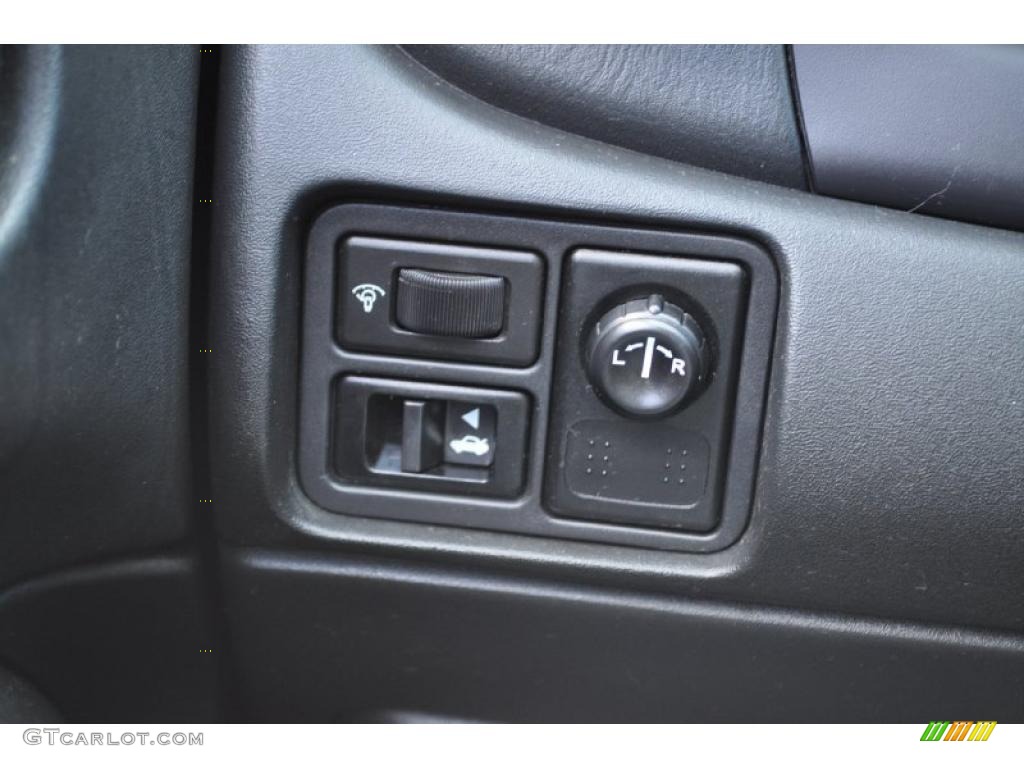 2006 Nissan Sentra 1.8 S Controls Photo #47138298
