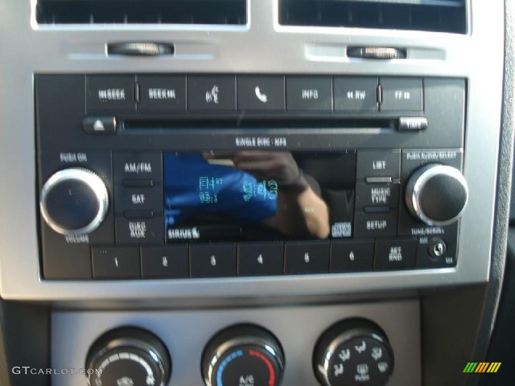 2011 Dodge Nitro Heat 4.0 4x4 Controls Photo #47141391
