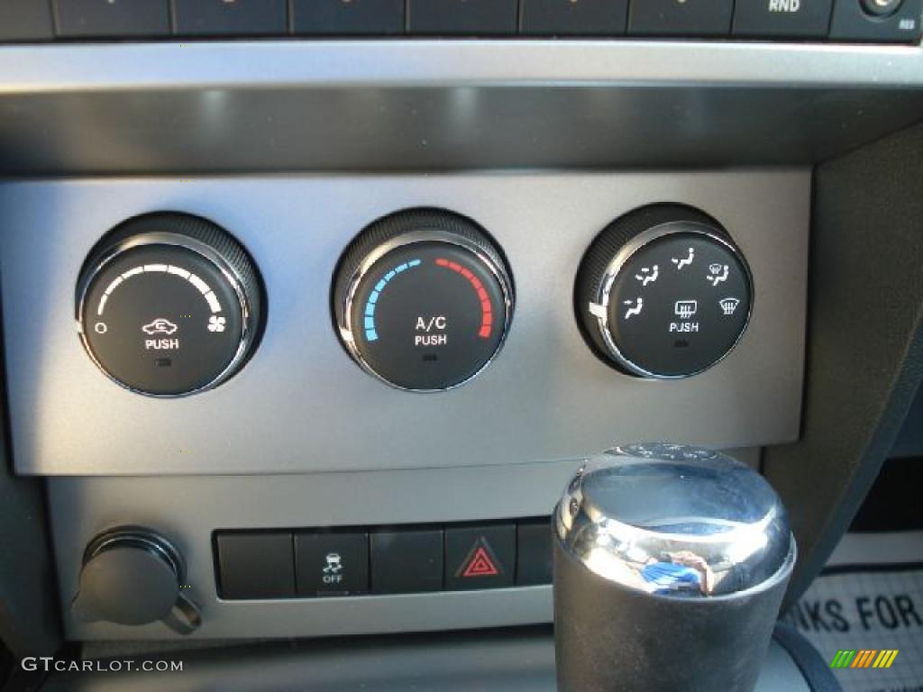 2011 Dodge Nitro Heat 4.0 4x4 Controls Photo #47141406