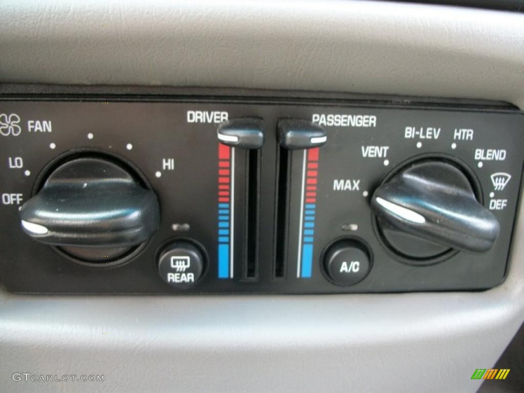 2004 Buick Regal LS Controls Photo #47141547