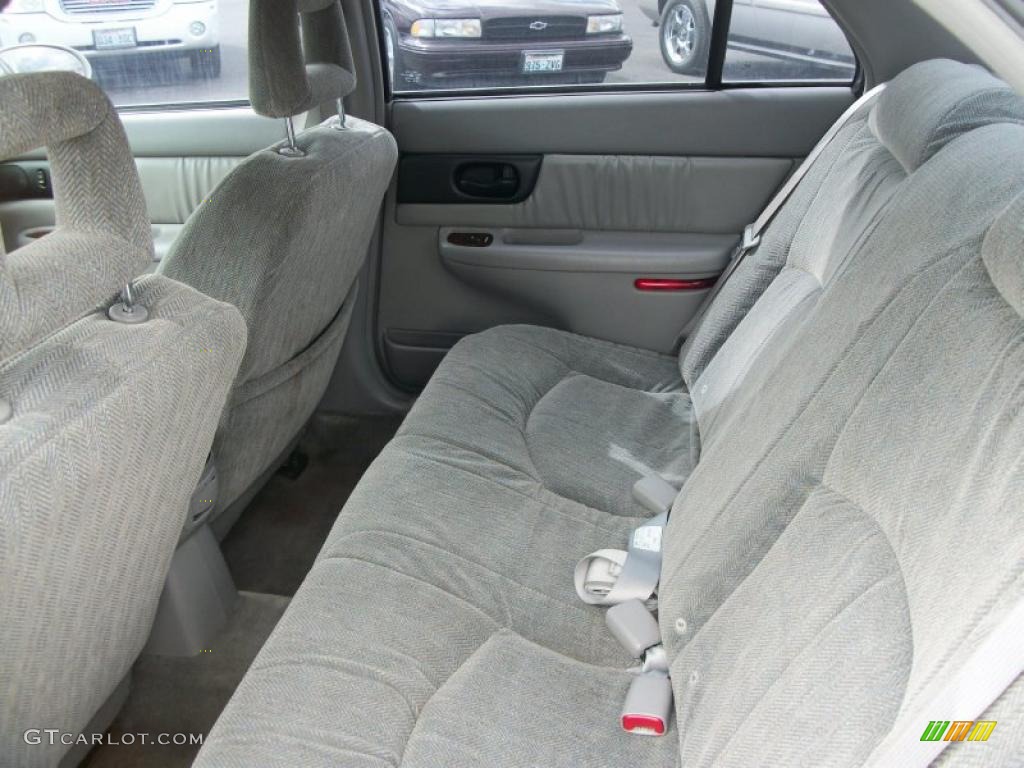 Medium Gray Interior 2004 Buick Regal LS Photo #47141631
