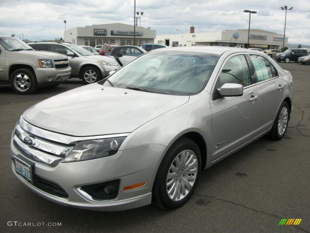 2010 Fusion Hybrid - Brilliant Silver Metallic / Medium Light Stone photo #3