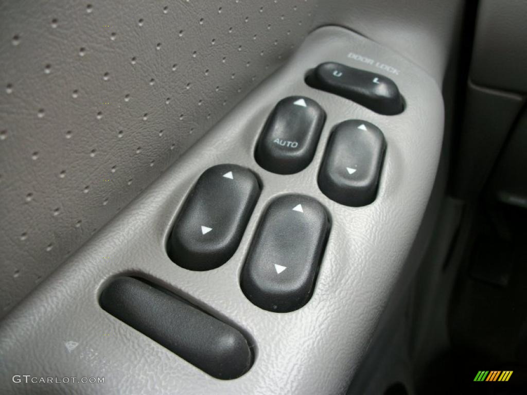 1997 Ford Explorer XLT 4x4 Controls Photo #47143014