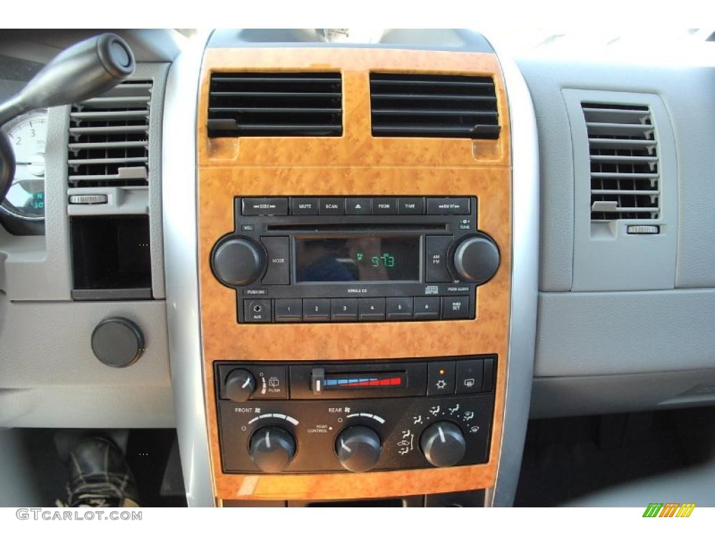 2007 Chrysler Aspen Limited Controls Photo #47143752