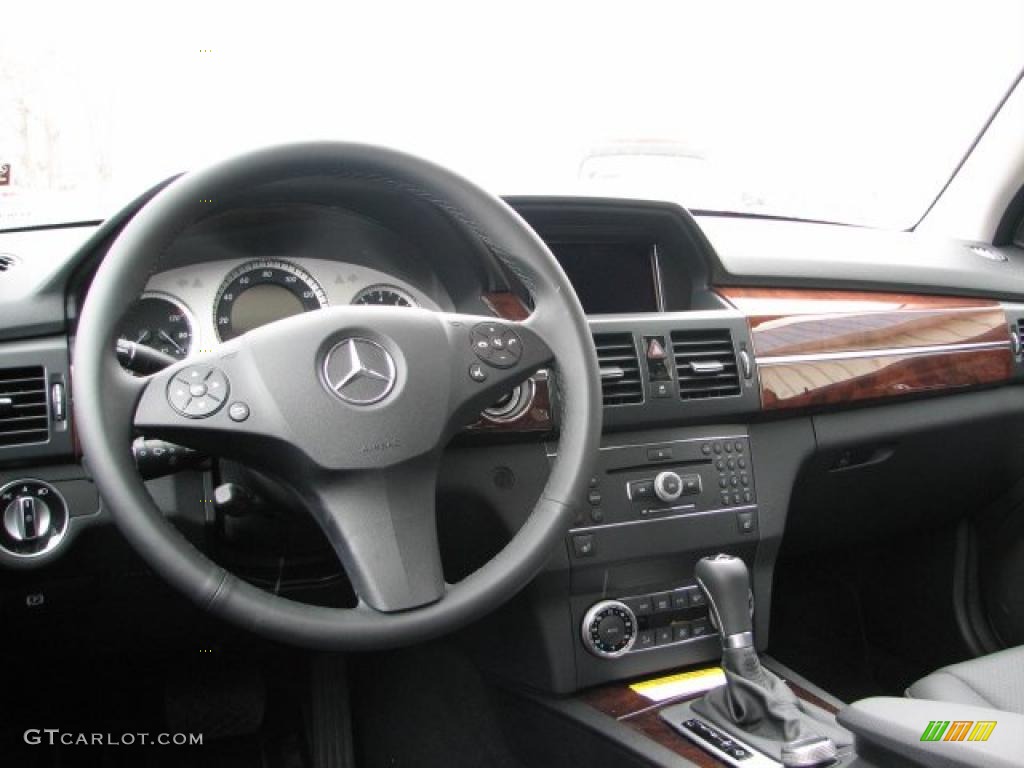2011 Mercedes-Benz GLK 350 4Matic Black Steering Wheel Photo #47146089