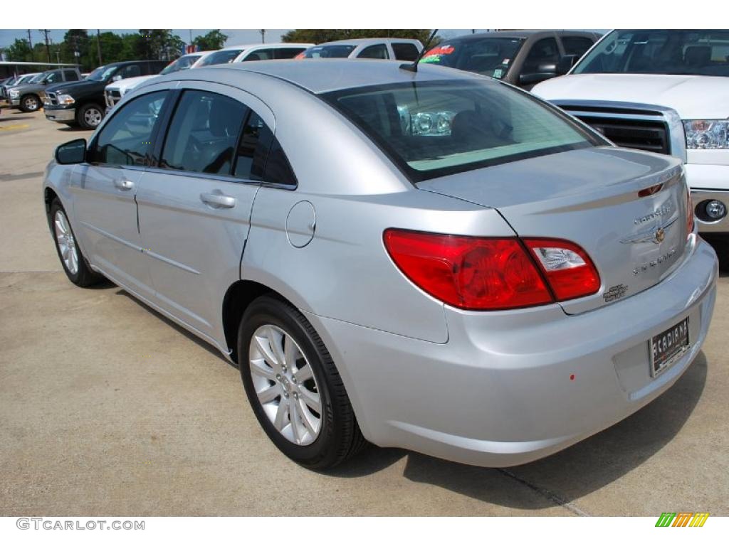 2010 Sebring Limited Sedan - Bright Silver Metallic / Dark Slate Gray photo #3