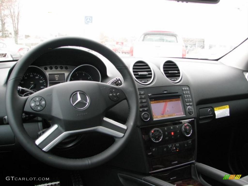 2011 Mercedes-Benz ML 550 4Matic Black Dashboard Photo #47147001