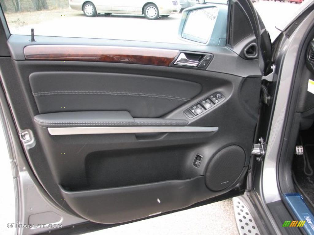 2011 Mercedes-Benz ML 550 4Matic Black Door Panel Photo #47147013