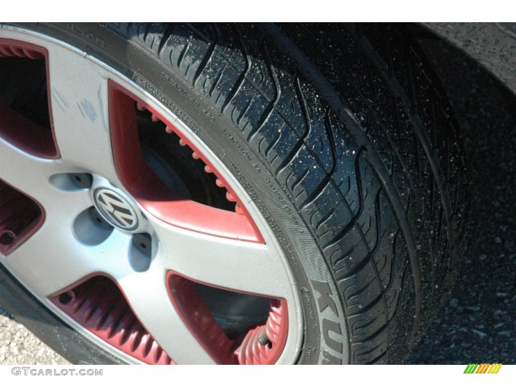 2005 Volkswagen New Beetle GLS Convertible Wheel Photo #47147130