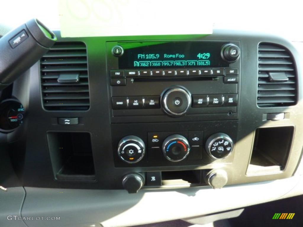2010 Chevrolet Silverado 1500 LS Crew Cab 4x4 Controls Photo #47151144