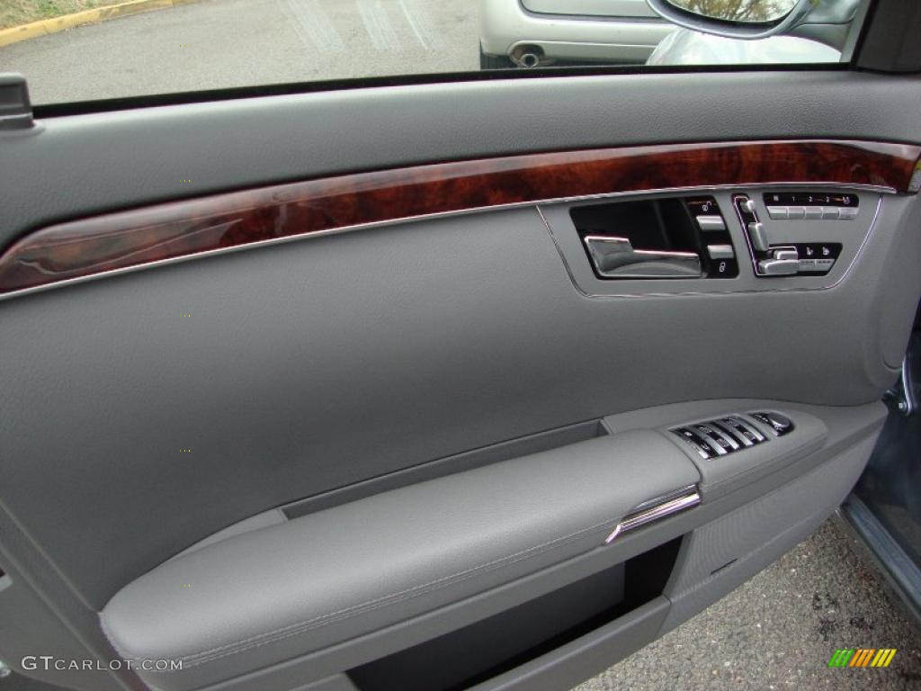 2008 Mercedes-Benz S 550 4Matic Sedan Grey/Dark Grey Door Panel Photo #47151432