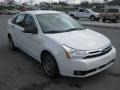 White Suede - Focus SE Sedan Photo No. 4