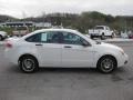 White Suede - Focus SE Sedan Photo No. 5