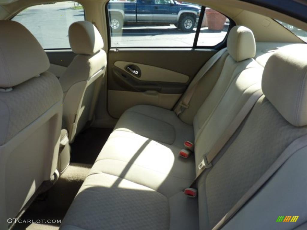 2005 Malibu Sedan - Light Driftwood Metallic / Neutral Beige photo #9