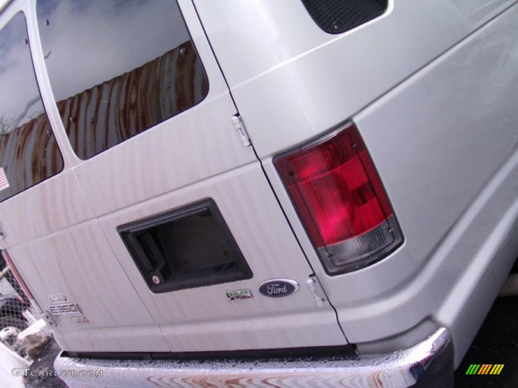 2009 E Series Van E350 Super Duty XLT Extended Passenger - Brilliant Silver Metallic / Medium Flint photo #4