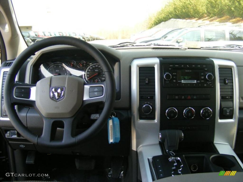 2011 Ram 1500 Big Horn Quad Cab 4x4 - Brilliant Black Crystal Pearl / Dark Slate Gray/Medium Graystone photo #8