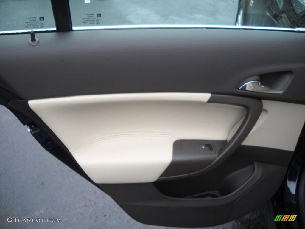2011 Buick Regal CXL Cashmere Door Panel Photo #47153598