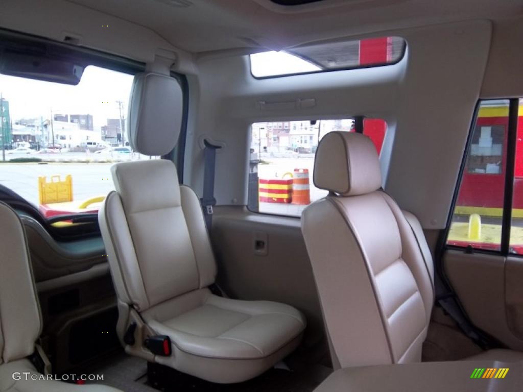 Bahama Beige Interior 2002 Land Rover Discovery II SE7 Photo #47153895