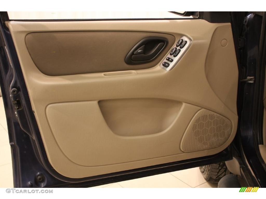 2004 Ford Escape XLT V6 4WD Medium/Dark Pebble Door Panel Photo #47155761