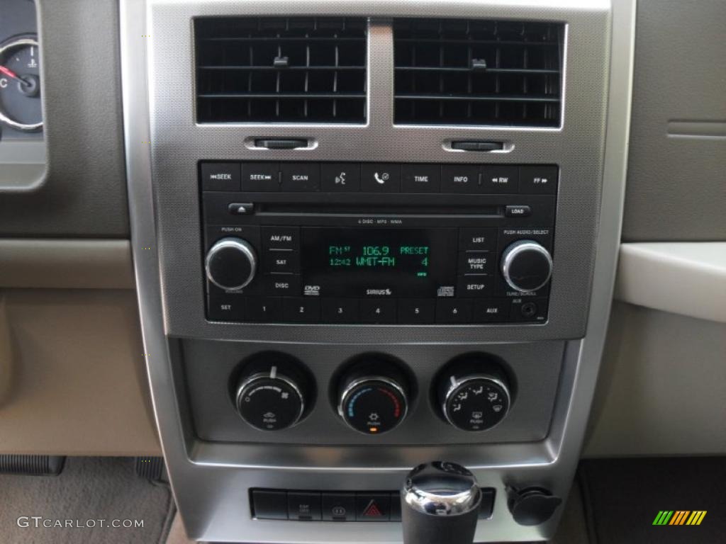 2008 Jeep Liberty Limited Controls Photo #47158551