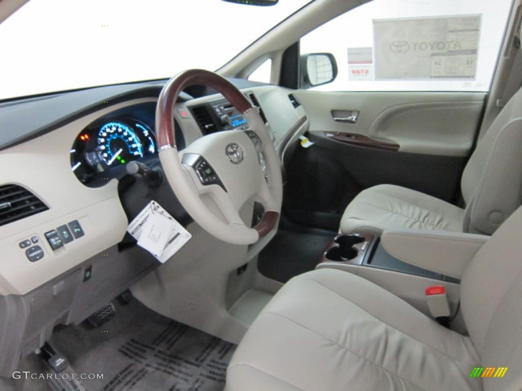 2011 Sienna XLE - Super White / Bisque photo #5