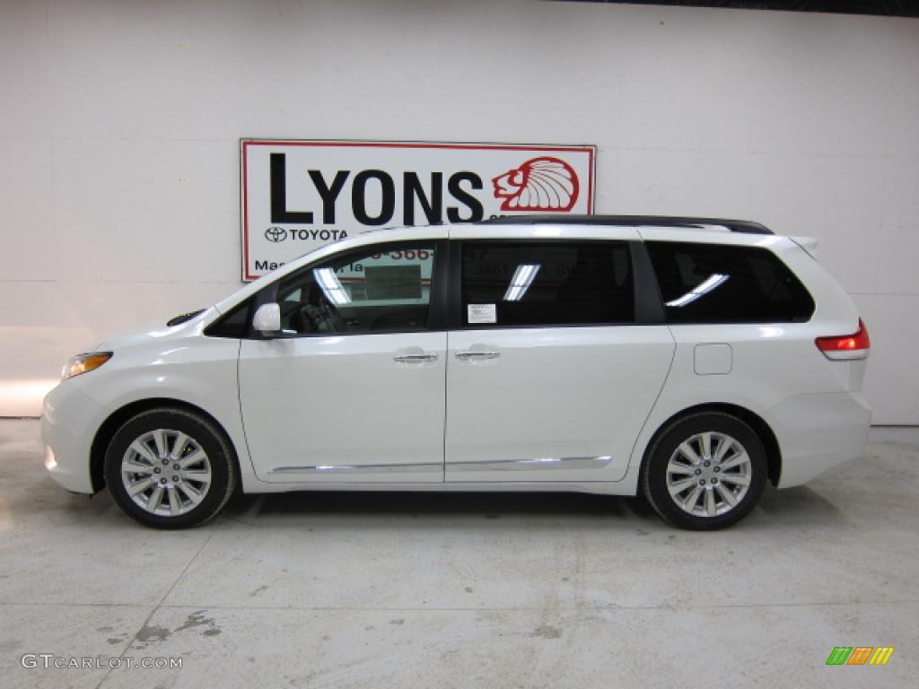 2011 Sienna XLE - Super White / Bisque photo #15