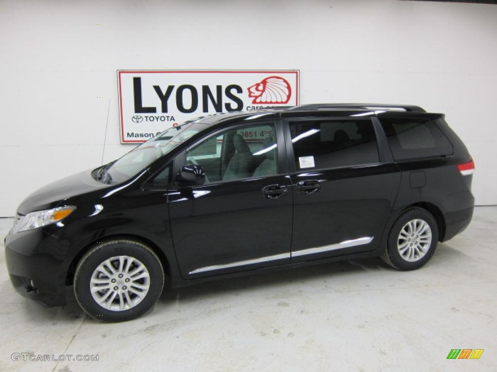 Black Toyota Sienna