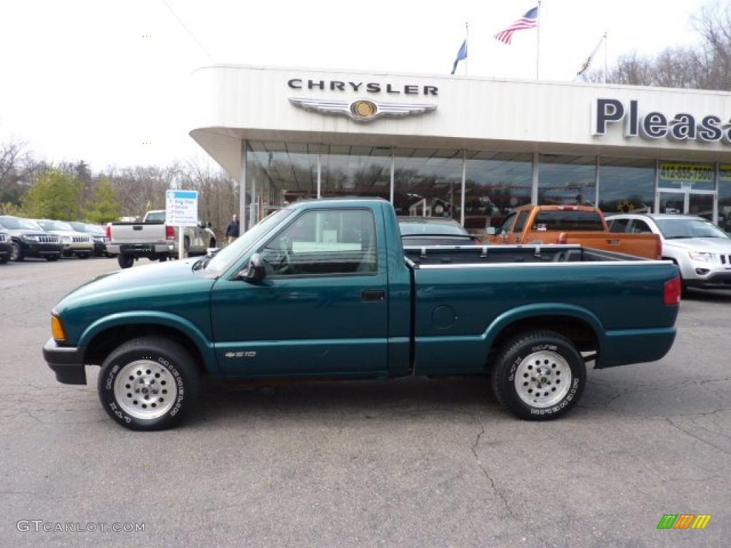 Emerald Green Metallic 1996 Chevrolet S10 LS Regular Cab Exterior Photo #47159196