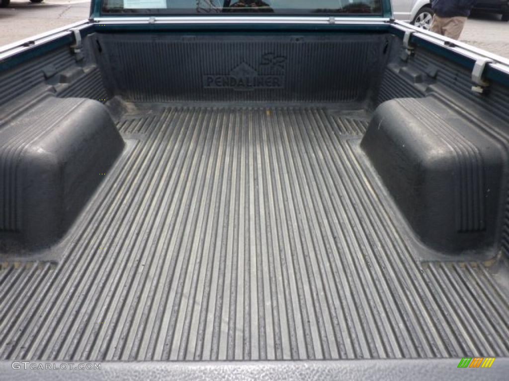 1996 S10 LS Regular Cab - Emerald Green Metallic / Graphite photo #17
