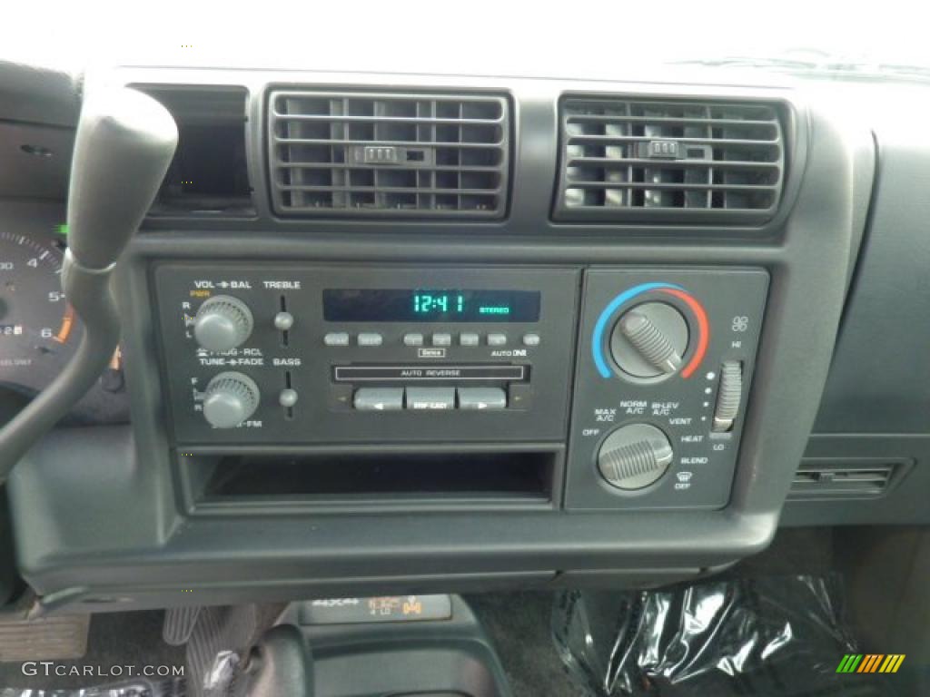 1996 Chevrolet S10 LS Regular Cab Controls Photos