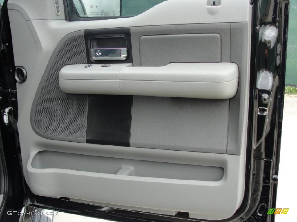 2005 F150 XLT SuperCrew - Black / Medium Flint Grey photo #28