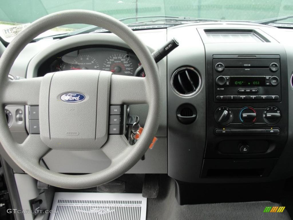 2005 F150 XLT SuperCrew - Black / Medium Flint Grey photo #40