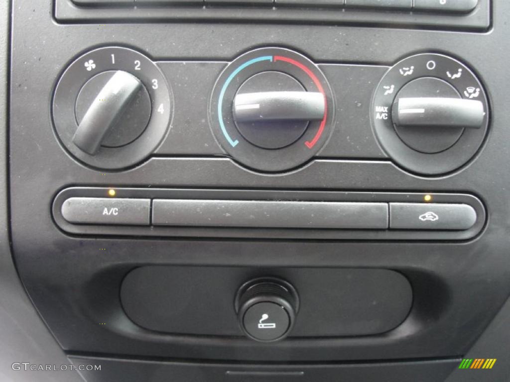 2005 F150 XLT SuperCrew - Black / Medium Flint Grey photo #43