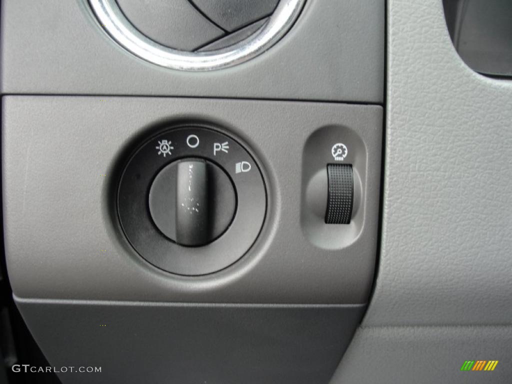 2005 F150 XLT SuperCrew - Black / Medium Flint Grey photo #47