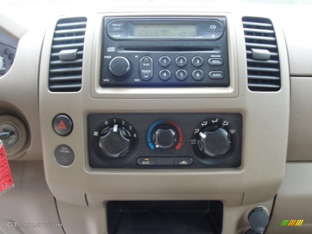 2006 Nissan Frontier SE King Cab Controls Photo #47161341
