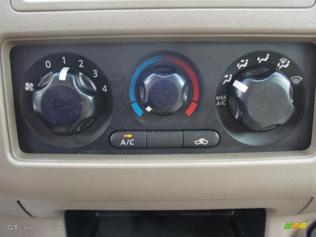 2006 Nissan Frontier SE King Cab Controls Photos