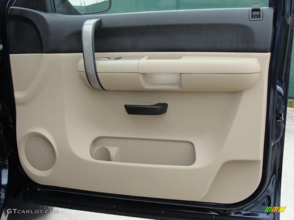 2007 Chevrolet Silverado 1500 LT Crew Cab Light Cashmere/Ebony Black Door Panel Photo #47161659