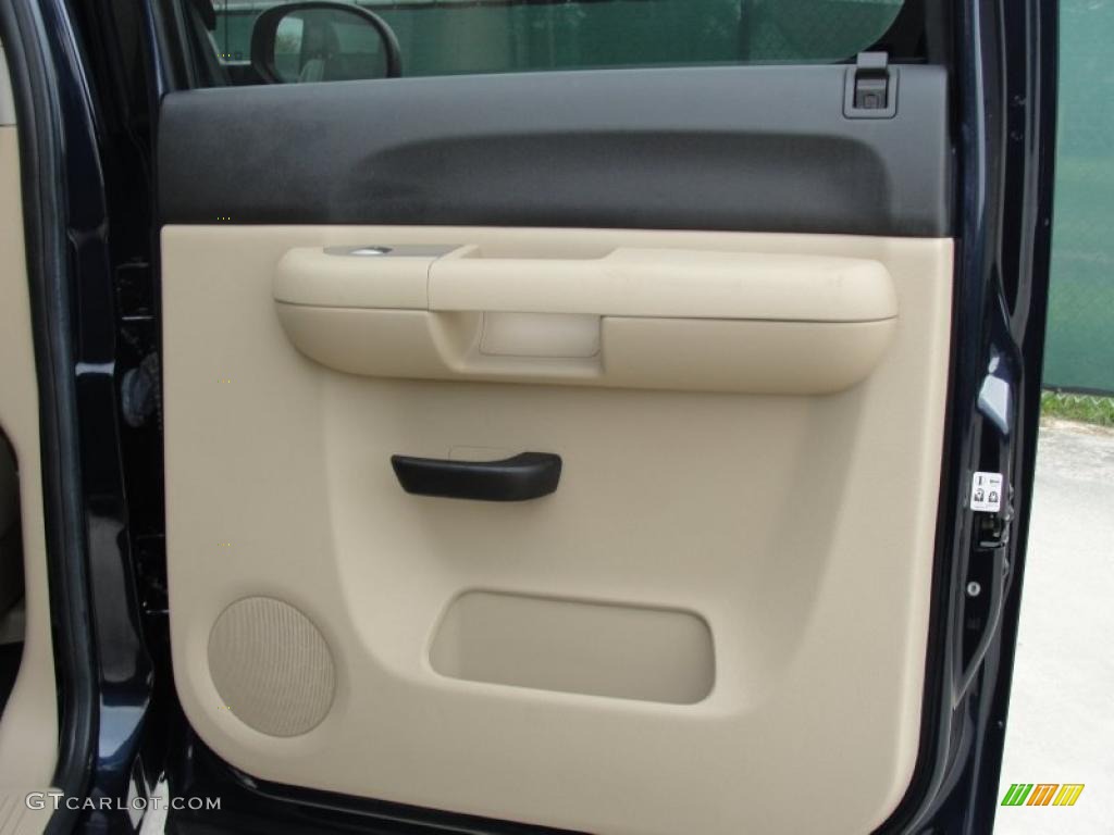 2007 Chevrolet Silverado 1500 LT Crew Cab Light Cashmere/Ebony Black Door Panel Photo #47161683