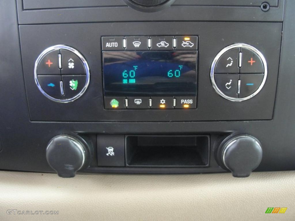 2007 Chevrolet Silverado 1500 LT Crew Cab Controls Photo #47161794