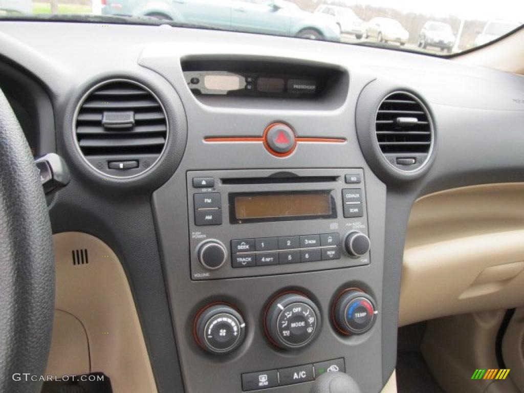 2008 Kia Rondo LX V6 Controls Photo #47168136