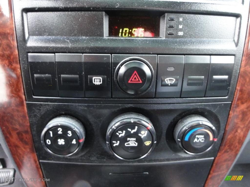 2003 Kia Sorento LX 4WD Controls Photo #47169189