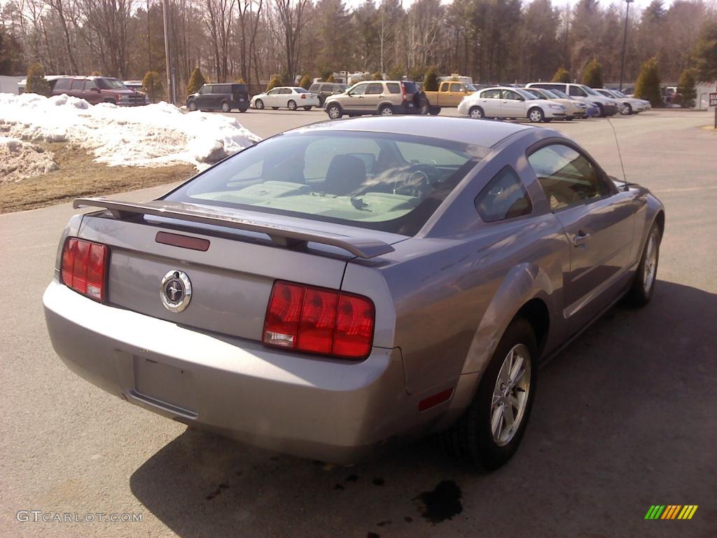 2006 Mustang V6 Deluxe Coupe - Tungsten Grey Metallic / Light Parchment photo #8