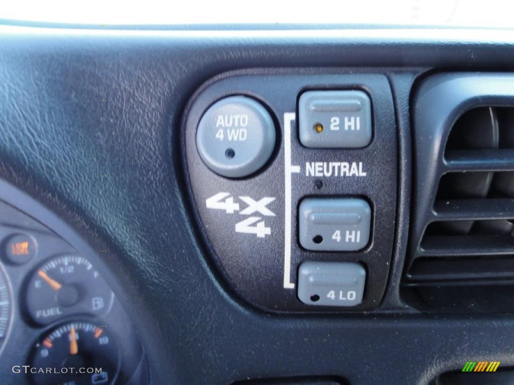 2000 GMC Jimmy SLE 4x4 Controls Photo #47172390