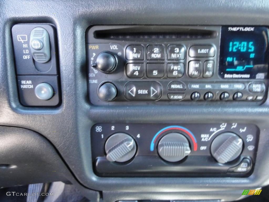 2000 GMC Jimmy SLE 4x4 Controls Photo #47172396