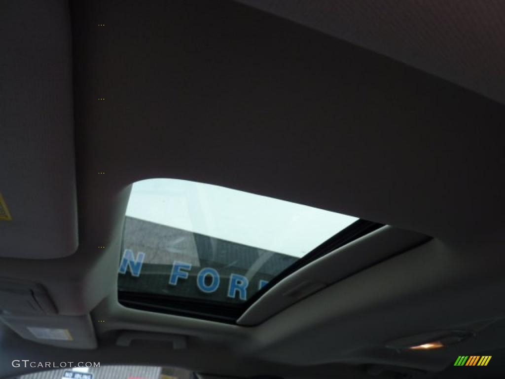 2011 Ford Taurus SEL Sunroof Photos