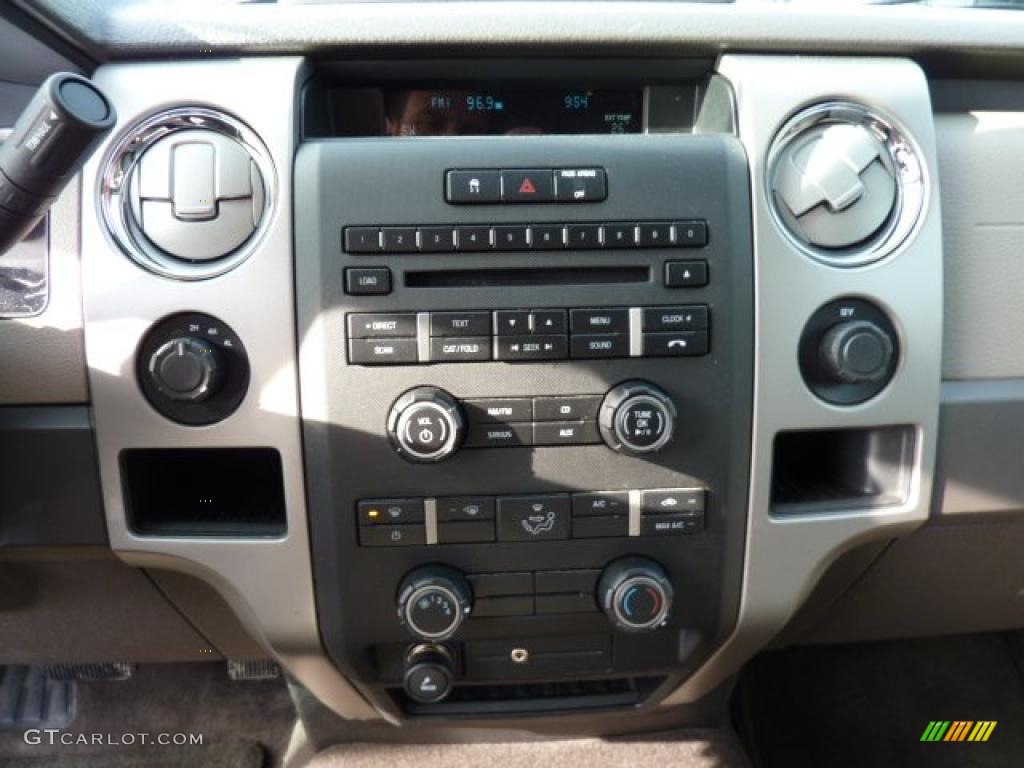 2010 Ford F150 XLT SuperCrew 4x4 Controls Photo #47174130