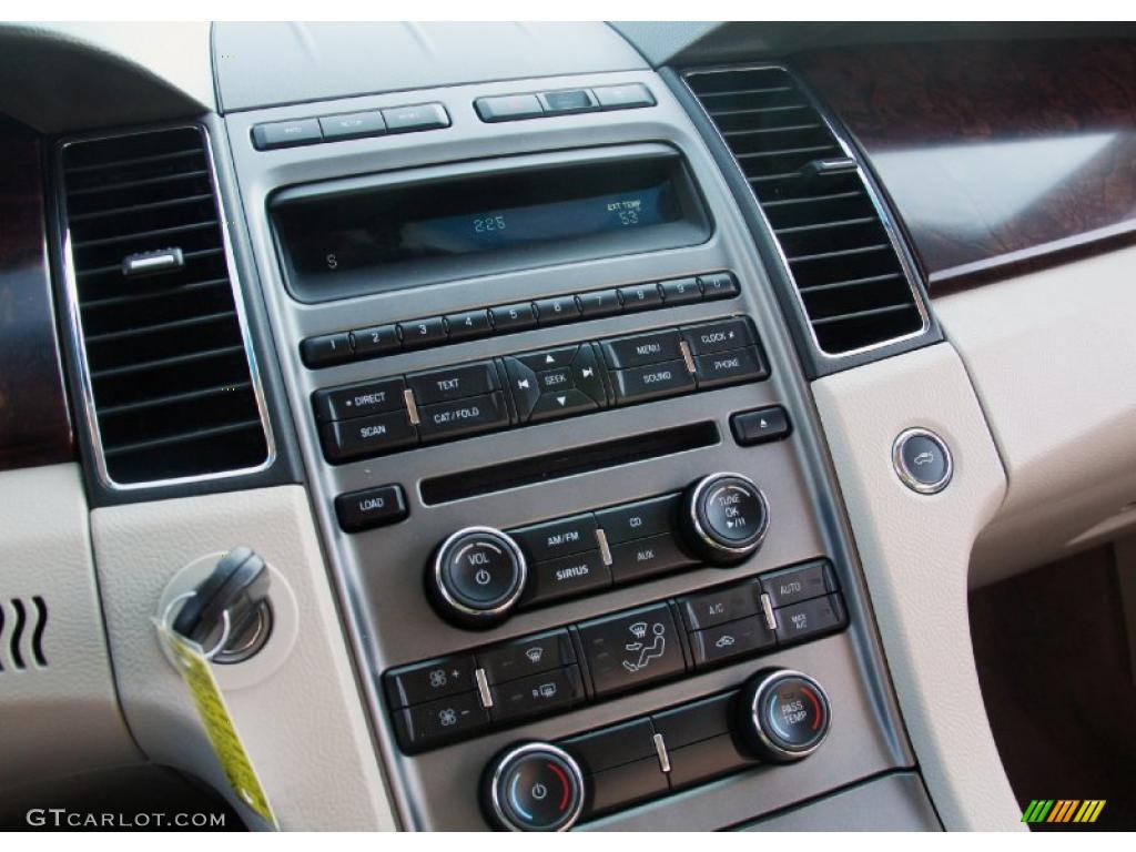 2010 Ford Taurus SEL AWD Controls Photo #47176968