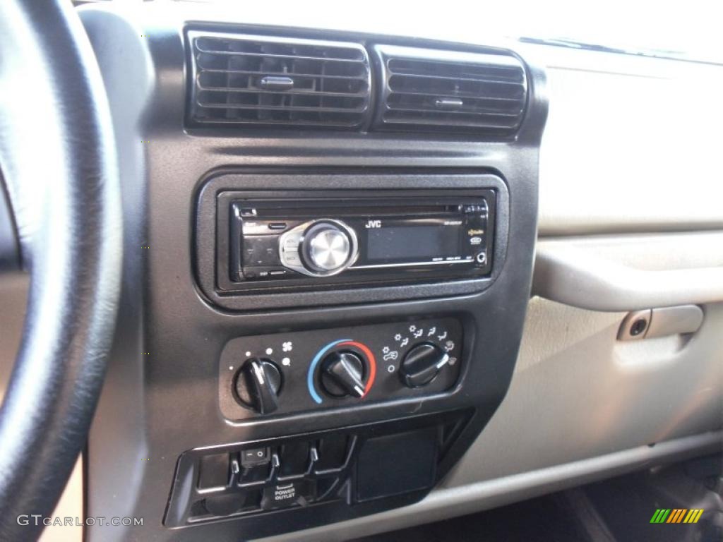 2004 Wrangler Sport 4x4 - Light Khaki Metallic / Khaki photo #7
