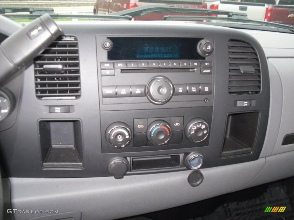 2007 Chevrolet Silverado 1500 Work Truck Regular Cab 4x4 Controls Photo #47178639
