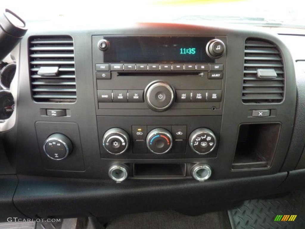 2007 GMC Sierra 2500HD SLE Extended Cab 4x4 Controls Photos